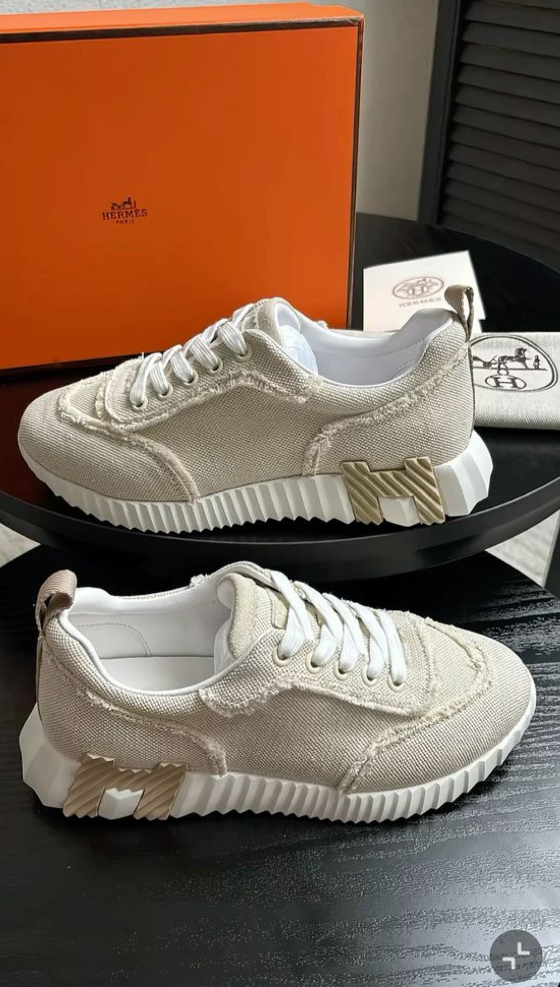 HMS-BNC-Beige