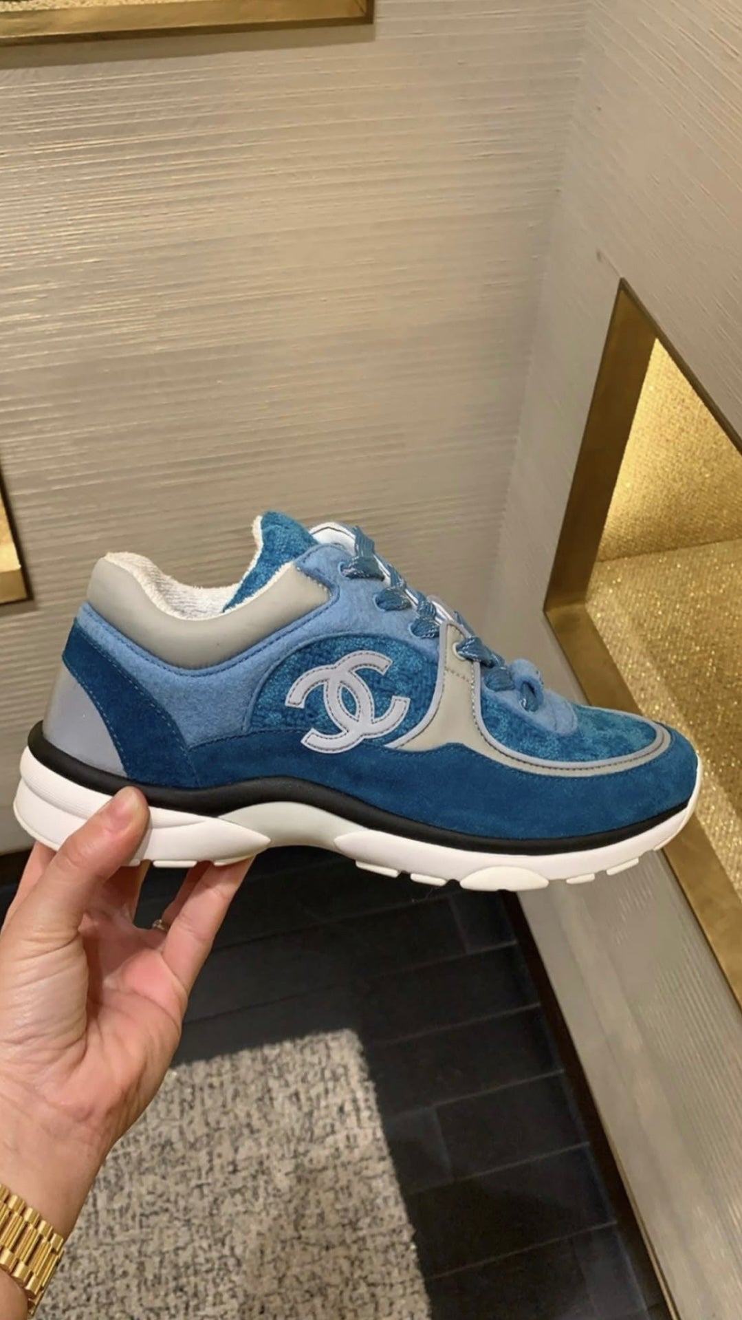 C-Runner-Blue